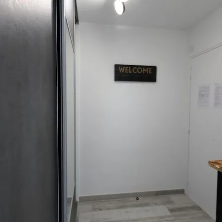 Splendide Studio Pour 2 Refait A Neuf En Bord De Mer, Clim, Wifi, Piscine, Park Saint-Raphaël