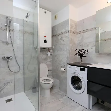 Splendide Studio Pour 2 Refait A Neuf En Bord De Mer, Clim, Wifi, Piscine, Park Apartment Saint-Raphaël