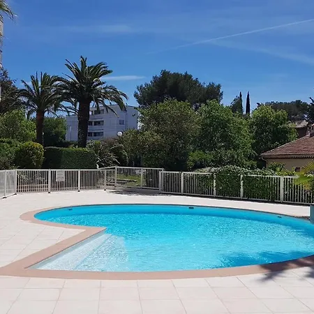 Splendide Studio Pour 2 Refait A Neuf En Bord De Mer, Clim, Wifi, Piscine, Park Saint-Raphaël