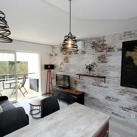 Splendide Studio Pour 2 Refait A Neuf En Bord De Mer, Clim, Wifi, Piscine, Park * Saint-Raphaël